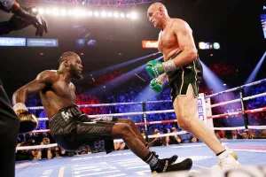 Tyson Fury (phải) tuyên bố đanh thép trong khi Deontay Wilder vẫn rất bình thản trước trận so găng. Ảnh: GETTY IMAGES 