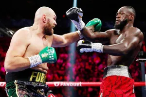Sau chiến thắng Wilder, Tyson Fury (trái) rất ngạo mạn và muốn thách đấu tất cả. Ảnh: GETTY IMAGES 