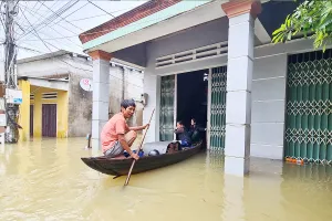 Miền Trung sơ tán hàng ngàn người, hơn 14.000 nhà bị ngập