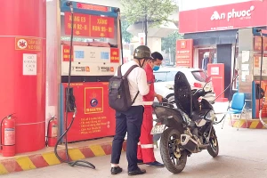 Giải bài toán giá xăng dầu tăng kỷ lục