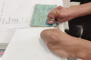 Nam thanh niên cụt 2 tay đã được cấp thẻ CCCD