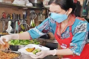 Giúp người khác để xoa dịu chính mình