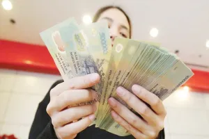 Mức lương tối thiểu là mức lương thấp nhất, được trả cho người lao động làm công việc giản đơn nhất… Ảnh: PV