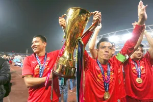 Việt Nam đã hai lần nâng cúp so với năm lần của Thái Lan, bốn lần của Singapore và Malaysia một lần. Ảnh: ND