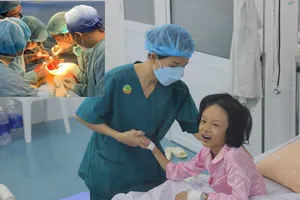 Bé gái mơ thấy cha lấy “tiên đan” cứu mình