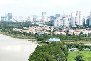 Siết vốn đổ vào bất động sản để kìm giá nhà