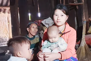 Người mẹ 19 tuổi liệt nửa người sau 2 lần sinh nở