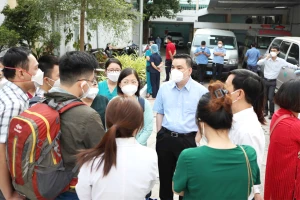 Việt Nam có ca biến chủng Omicron đầu tiên: Bình tĩnh ứng phó!