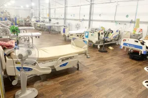 Dịch COVID-19 ở TP.HCM hạ nhiệt, y bác sĩ bớt tất bật