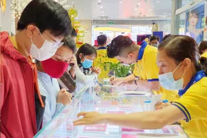 Lo 'chảy máu' ngoại tệ vì giá ​vàng cao bất thường