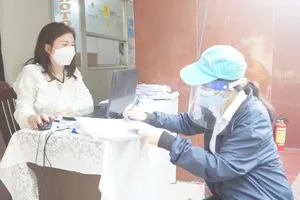 Người dân đến liên hệ làm thủ tục BHXH tại cơ quan BHXH TP.HCM. Ảnh: NGUYỄN HIỀN