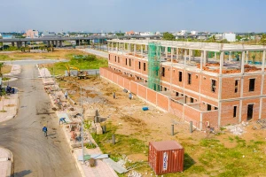 Bộ Tài chính đề nghị các bộ, ngành, địa phương đánh giá chính sách thu hiện hành liên quan đến bất động sản. Ảnh minh họa: QUANG HUY