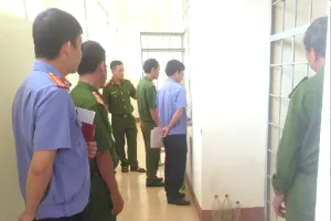 Để được bảo lĩnh thì người đang bị tạm giam phải chấp hành các cam kết theo quy định. Ảnh: PLO