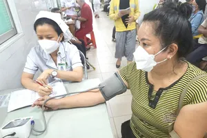 Người dân khám chữa bệnh tại BV Lê Văn Thịnh. Ảnh: TRẦN NGỌC