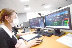 Sau giai đoạn dài tăng nóng, gần đây thị trường chứng khoán rơi vào xu hướng giảm. Ảnh: HOÀNG GIANG