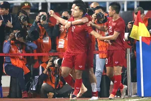 Văn Thanh nhận thông điệp của thầy Park chiến đấu đến phút cuối cùng và đã có bàn gỡ 2-2 quý giá. Ảnh: CTV