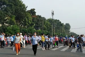 Không khí trở lại làm việc đầu năm tại Khu chế xuất Linh Trung I (TP Thủ Đức, TP.HCM). Ảnh: P.ĐIỀN