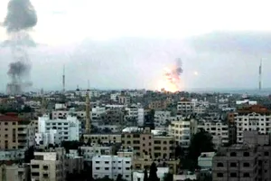 Bom nổ ở tỉnhDeir Ez-Zor (Đông Bắc Syria) vào ngày 23-3. Ảnh: AFP