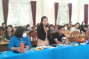 Đại diện công đoàn của một doanh nghiệp phát biểu tại chương trình đối thoại tháng 5 với chủ đề “BHXH với doanh nghiệp, người lao động”. Ảnh: NGUYỄN HIỀN