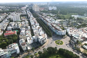 Chuyển 5 huyện ngoại thành lên TP sẽ thuận lợi hơn lên quận