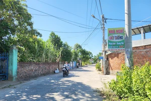 Tuyến đường nối Gò Quảng đến Hòa Phước - Hòa Khương chuẩn bị tiếp tục được mở rộng từ quỹ đất hiến tặng của người dân. Ảnh: TẤN VIỆT