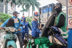 Nhiều doanh nghiệp xăng dầu đã gửi đơn kiến nghị Chính phủ sớm ban hành nghị định về kinh doanh xăng dầu sửa đổi. Ảnh: A.HIỀN