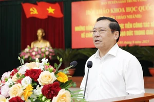 Ông Lại Xuân Môn, Phó Trưởng Ban thường trực Ban Tuyên giáo Trung ương, Chủ tịch Hội đồng Khoa học các cơ quan Đảng Trung ương, phát biểu tại hội thảo. Ảnh: TT