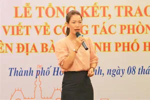 Cô giáo Nguyễn Bích Vàng chia sẻ câu chuyện về người chồng chưa cưới hy sinh khi tham gia chống dịch. Ảnh: VÕ THƠ