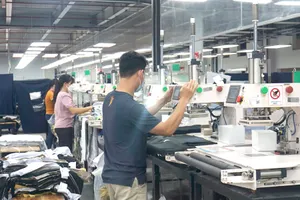 Doanh nghiệp chậm, trốn đóng BHXH sẽ ảnh hưởng tới việc giải quyết quyền lợi cho người lao động. Ảnh minh họa: HUỲNH DU