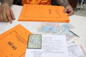 Hiện nay vẫn còn một số cửa hàng mua bán xe bằng hình thức hợp đồng ủy quyền. Ảnh: HT