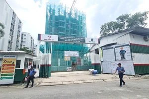 Một dự án nhà ở xã hội đang triển khai tại huyện Bình Chánh. Ảnh: NGUYỄN CHÂU