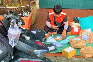 Các doanh nghiệp cho biết hiện chi phí vận chuyển hàng hóa từ Trung Quốc về Việt Nam rẻ hơn chi phí vận chuyển trong nước. Ảnh: T.UYÊN