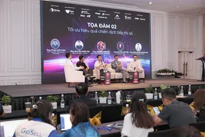 Các chuyên gia cho rằng những doanh nghiệp chậm thay đổi, phụ thuộc vào công cụ giảm giá để thu hút khách hàng sẽ gặp nhiều rủi ro. Ảnh: THU HÀ