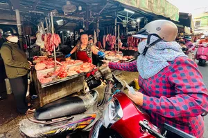 Hiện giá thịt heo bán lẻ trên thị trường TP.HCM đang nhích dần lên. Ảnh: TÚ UYÊN