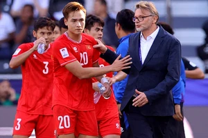 HLV Troussier sẽ cân nhắc lại với con người và lối chơi cho cuộc tái đấu với Indonesia so với lần thất bại ở Asian Cup. Ảnh: ANH THỎA