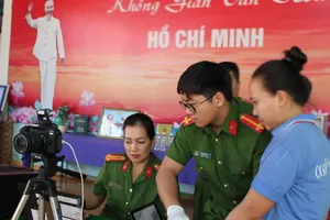 Quy trình thu thập mống mắt, giọng nói, ADN trong cơ sở dữ liệu căn cước