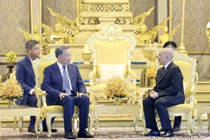 Chủ tịch nước Tô Lâm hội kiến với Quốc vương Campuchia Norodom Sihamoni. Ảnh: TTXVN