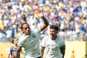 Joao Pedro (20), tân binh lần đầu khoác áo Chelsea ghi hai bàn thắng vào lưới Fluminense, đưa Chelsea vào chung kết FIFA Club World Cup 2025 trong sự chung vui của đội trưởng Enzo Fernandez. Ảnh: ALEX GRIMM - GI 