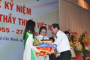 Chủ nhân Fanpage “Hỏi bác sĩ nhi đồng” nhận huân chương Lao động hạng Nhì