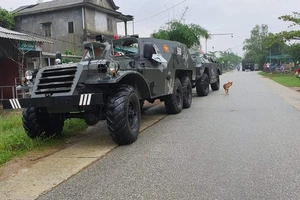 Trực thăng đang tiếp cận hiện trường thuỷ điện Rào Trăng 3