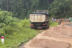 Bình Thuận: Sạt lở nghiêm trọng trên đèo Đa Mi