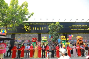 Nhiều khách hàng dự khai trương chi nhánh 9 AB Beauty World