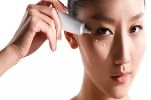 'Tuyệt chiêu' dưỡng mắt, trị quầng thâm cực đơn giản