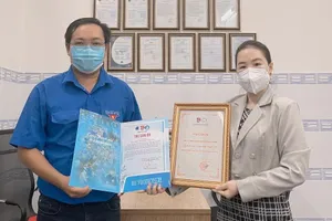 Lê Thành tặng hàng ngàn phần quà cho 2 khu phố bị phong tỏa ở quận Bình Tân