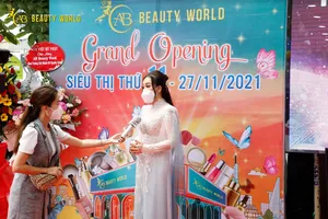 Hệ thống siêu thị AB Beauty World bán hàng không lợi nhuận, hỗ trợ khách hàng