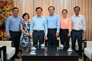 Sở Tư pháp TP.HCM chúc mừng báo Pháp Luật TP.HCM nhân ngày 21-6