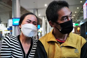 Nước mắt hạnh phúc trong ngày về nước của 37 ngư dân bị Malaysia bắt giữ 