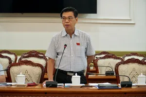 TP.HCM: Quản lý 'khéo' không để tiểu thương giữ sạp trong chợ để kinh doanh ngoài chợ