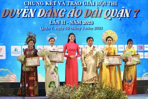 TP.HCM: Gần 400 người dự thi áo dài