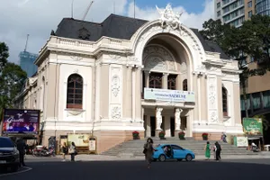 Cận cảnh Nhà hát TPHCM 123 năm tuổi sẽ được tu bổ
